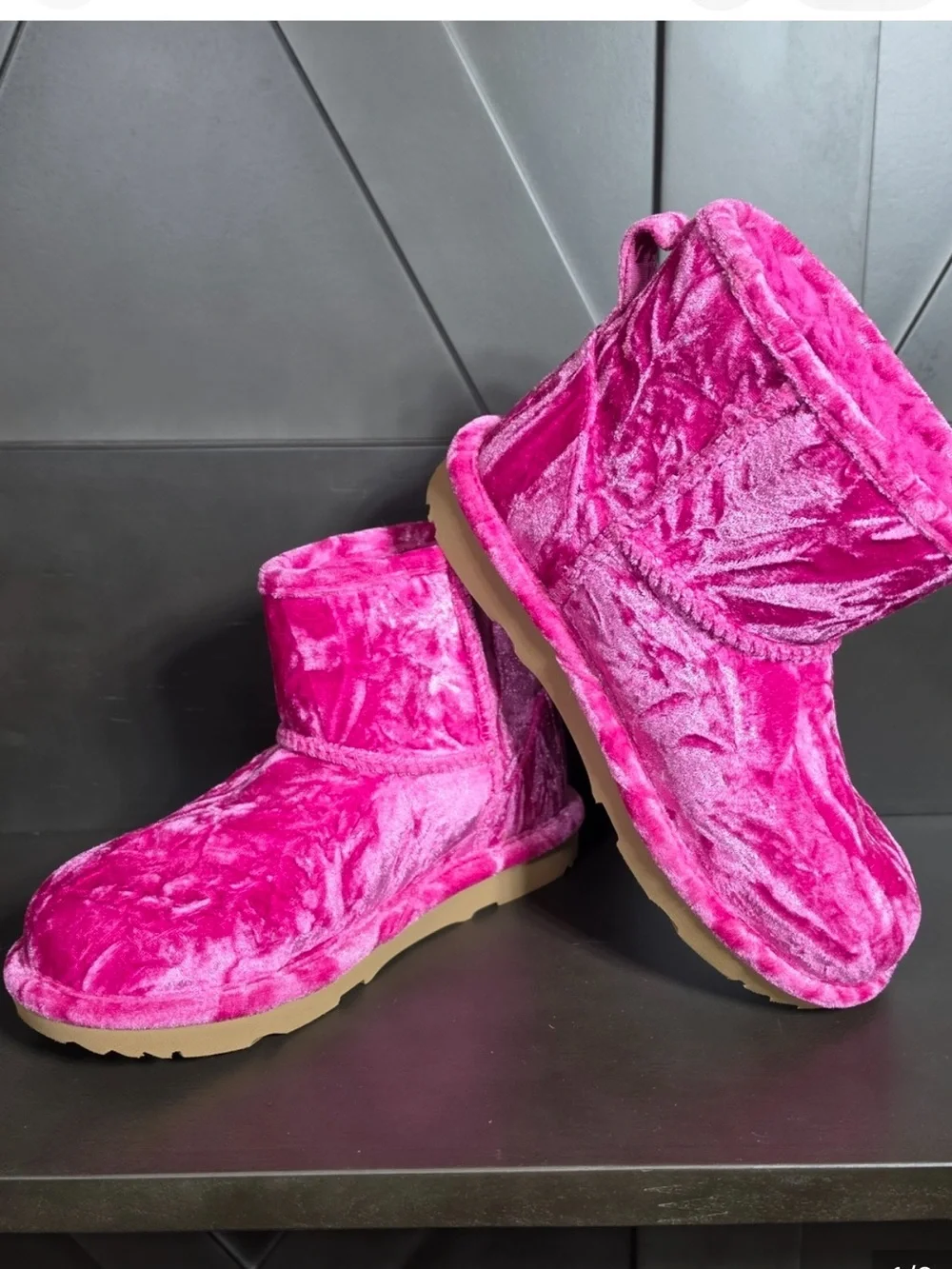 UGG Classic Mini I Velvet boots hot pink short pull on boots Sz 3
